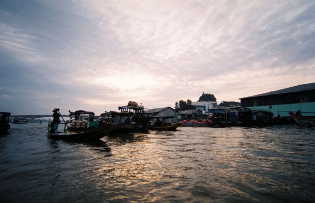 Cai Rang Floating Market at dawn